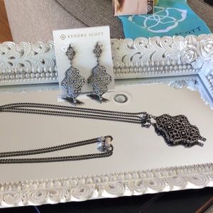 KENDRA SCOTT EARRINGS & NECKLACE 💕 NWOT!!!